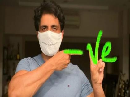 sonu sood tested corona negative show victory sign to the fans | सोनू सूद ने दिया कोरोना को मात, सोशल मीडिया पर इस खास अंदाज में दी फैंस को जानकारी