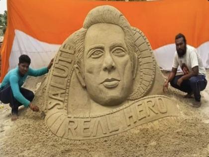 Bollywood Taja Khabar sonu sood Nushrat Bharucha nawazuddin siddiqui latest news | Bollywood Taja Khabar: सोनू सूद ने फिर जीता फैंस का दिल, केरल में फंसीं 177 लड़कियों को पहुंचाया घर, पढ़ें बॉलीवुड की पांच बड़ी खबरें