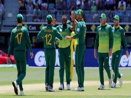 South Africa beat Australia by six wickets in 1st ODI, Dale Steyn, Quinton de Kock shines | डेल स्टेन-क्विंटन डि कॉक के आगे ऑस्ट्रेलिया पस्त, दक्षिण अफ्रीका ने पहले वनडे में 6 विकेट से हराया