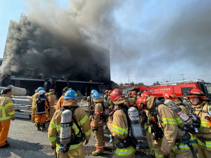 South Korea fire: Dozens killed in warehouse blaze in Icheon | South Korea fire: निर्माण स्थल पर आग लगने से 38 लोगों की मौत, कई लोग इचिओन में निर्माणाधीन गोदाम में फंसे