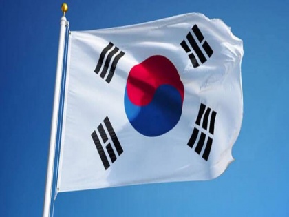 South Korea's ruling party won a big election amid Coronavirus | दक्षिण कोरिया: कोरोना वायरस संकट के बीच संसदीय चुनाव में सत्तारूढ़ पार्टी ने हासिल की बड़ी जीत