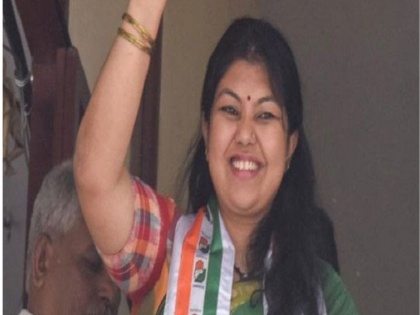 Karnataka Assembly Election 2018 Congress candidate Sowmya Reddy wins Jayanagar assembly constituency | कर्नाटकः कांग्रेस ने छीनी BJP के हाथ से जयनगर विधानसभा सीट, सौम्या रेड्डी ने फहराया विजय पताका