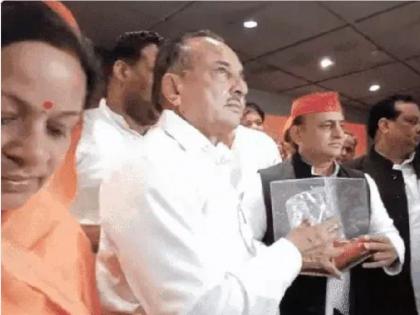 Haji Fazlur Rahman broke ties with BSP and joined SP Akhilesh Yadav got membership | बसपा से नाता तोड़ सपा में शामिल हुए हाजी फजलुर्रहमान, अखिलेश यादव ने दिलाई सदस्यता