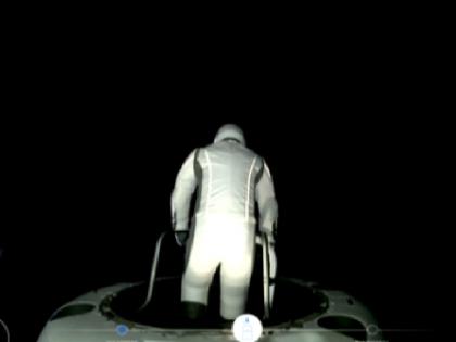 SpaceX Polaris Dawn crew takes historic private spacewalk in cutting-edge suits WATCH | स्पेसवॉक करता दिखा स्पेसएक्स पोलारिस डॉन क्रू, अत्याधुनिक सूट के जरिए मिली सफलता; देखें वीडियो