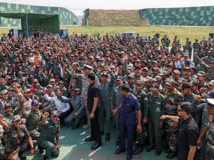 Special experience PM narendra modi met our brave air warriors and soldiers visits Punjab's Adampur air base shares pics with jawans everything our nation see pics video | Special experience: बहादुर वायु योद्धाओं और सैनिकों को सलाम?, पीएम मोदी ने एक्स पर लिखा-साहस, दृढ़ संकल्प और निडरता, देखें वीडियो Special experience PM narendra modi met our brave air warriors and soldiers visits Punjab's Adampur air base shares pics with jawans everything our nation see pics video | Special experience: बहादुर वायु योद्धाओं और सैनिकों को सलाम?, पीएम मोदी ने एक्स पर लिखा-साहस, दृढ़ संकल्प और निडरता, देखें वीडियो