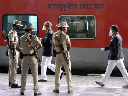 200 Special Trains Breaking: rail travelers will also be home quarantined for 14 days railway releases guidelines | 200 Special Trains Breaking: ट्रेन से आने वाले यात्री भी होंगे 14 दिन क्वारंटाइन, जारी हुई ये गाइडलाइन्स