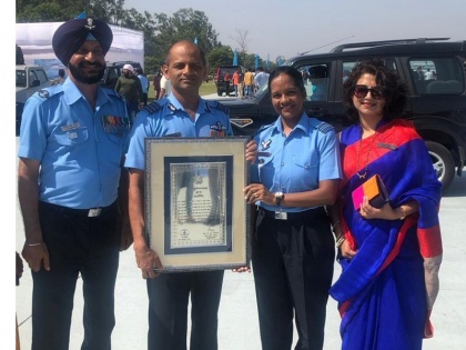 Air Force Day: Squadron Leader Minty Agarwal awarded by IAF Chief Rakesh Kumar Singh Bhadauria today | Air Force Day: स्क्वाड्रन लीडर मिंटी अग्रवाल हुईं सम्मानित, जानिए कौन हैं ये भारतीय वायुसेना की बहादुर 'सिपाही'   