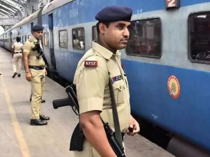 Madhya Pradesh Two RPF jawans killed after being struck by train while inspecting passenger train | मध्य प्रदेशः पैसेंजर ट्रेन का निरीक्षण करते वक्त ट्रेन से कटकर दो आरपीएफ जवानों की मौत