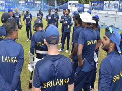 Sri Lankan young cricketer caught in an ugly misconduct during first test against England | श्रीलंका क्रिकेट फिर विवादों में, इंग्लैंड के खिलाफ पहले टेस्ट के दौरान होटल में महिला अधिकारी के साथ पकड़ा गया ये क्रिकेटर