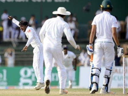 sri lanka 5 wickets away from win vs south africa in second test after 3rd day | Sri Lanks Vs South Africa: श्रीलंका ने दूसरे टेस्ट में कसा शिकंजा, 490 के टार्गेट के सामने मुश्किल में दक्षिण अफ्रीका