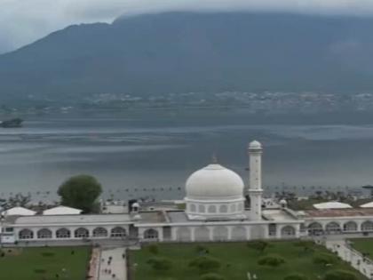 jammu-kashmir hazratbal dargah national emblem row fir registered Ashoka symbol Chief Minister Omar Abdullah jumpspolitical controversy escalates | हजरतबल दरगाह में अशोक चिह्न तोड़े जाने पर प्राथमिकी, मुख्यमंत्री उमर अब्दुल्ला कूदे, राजनीतिक विवाद बढ़ा