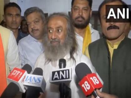 Bihar Assembly Elections Sri Sri Ravi Shankar's satsang in Patna Dhirendra Krishna Shastri in Gopalganj RSS chief Mohan Bhagwat glow Hindutva BJP happy | पटना में श्री श्री रविशंकर का सत्संग, गोपालगंज में धीरेंद्र कृष्ण शास्त्री कर रहे प्रवचन?, बिहार की धरती पर हिंदुत्व की चमक बिखेर रहे संघ प्रमुख मोहन भागवत, भाजपा खुश