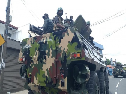Sri Lanka Military tanks deployed on the roads of Colombo | श्रीलंका: भारी विरोध प्रदर्शन के बीच सेना ने संभाला मोर्चा, कोलंबो की सड़कों में तैनात किए गए सैन्य वाहन, देखें वीडियो