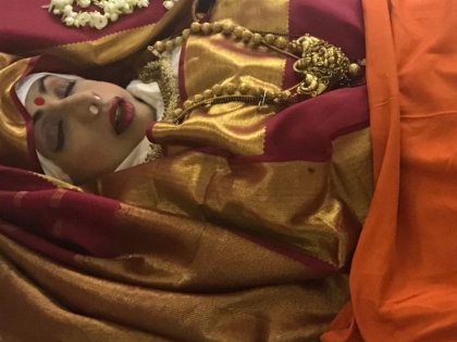 SriDevi Funeral Live news updates in Hindi: celebrities and fans gathered to bid farewell | Sridevi Funeral: पंचतत्व में विलीन हुईं श्रीदेवी, पति बोनी कपूर ने दी मुखाग्नि