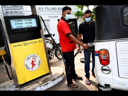 sri-lanka economic crisis-petrol-diesel-prices-cross-400-rs-per-litre | श्रीलंका: पेट्रोल 420 रुपये प्रति लीटर, डीजल 400 रुपये प्रति लीटर पहुंचा, आर्थिक संकट के बीच उच्चतम स्तर पर पहुंची कीमत