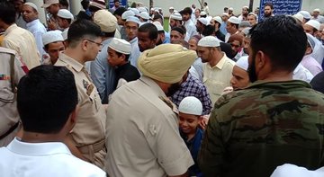 JammuAndKasmir: People offered Eid namaz but Large groups are not allowed to assemble, traffic restricted | जम्मू-कश्मीर में लोगों ने मस्जिदों में अदा की नमाज, एक साथ बड़ी संख्या में जुटने पर रोक
