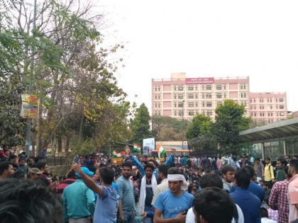 SSC Scam-SSC exam-Rajnath Singh-student protest-delhi | राजनाथ सिंह से मुलाकात के बाद भी छात्रों का प्रदर्शन जारी, SSC की सभी परीक्षाओं की CBI जांच की मांग की