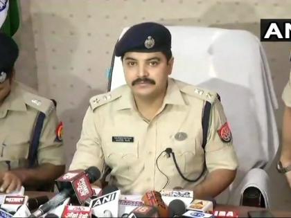 SSP Lucknow on death of Lucknow resident Vivek Tiwari, all updates is here | लखनऊ गोलीकांडः निष्पक्ष जांच के लिए एसआईटी गठित, एसएसपी बोले- कांस्टेबल के खिलाफ पर्याप्त सबूत SSP Lucknow on death of Lucknow resident Vivek Tiwari, all updates is here | लखनऊ गोलीकांडः निष्पक्ष जांच के लिए एसआईटी गठित, एसएसपी बोले- कांस्टेबल के खिलाफ पर्याप्त सबूत