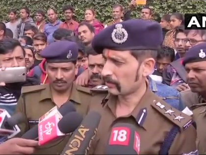 Bihar: Daughter of a retired IG of Police allegedly committed suicide by jumping off the terrace | बिहारः रिटायर्ड आईजी की बेटी स्निग्धा ने 14वीं मंजिल से कूदकर किया सुसाइड, कल होनी थी शादी