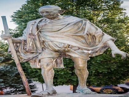 Statue of Mahatma Gandhi defaced at Hindu temple in Canada police probing it as hate crime | कनाडा: हिंदू मंदिर में तोड़ी गई महात्मा गांधी की मूर्ति, भारतीय दूतावास ने की कड़ी कार्रवाई की मांग Statue of Mahatma Gandhi defaced at Hindu temple in Canada police probing it as hate crime | कनाडा: हिंदू मंदिर में तोड़ी गई महात्मा गांधी की मूर्ति, भारतीय दूतावास ने की कड़ी कार्रवाई की मांग