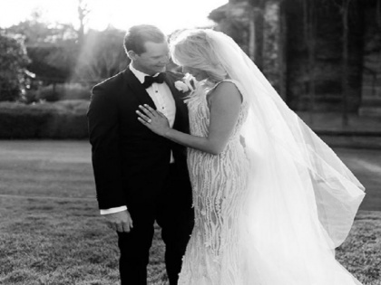 steve smith gets married to his girlfriend dani willis shares photo on social media | बैन झेल रहे स्मिथ ने शुरू की जिंदगी की नई पारी, सोशल मीडिया पर किया ये खास ऐलान