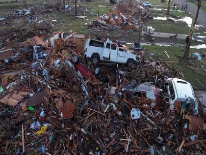 Heavy devastation in American's Mississippi 23 killed many houses damaged power supply disrupted | वीडियोः अमेरिकी के मिसिसिपी में भारी तबाही; तूफान की चपेट में आने से 23 लोगों की मौत, कई मकान क्षतिग्रस्त, बिजली आपूर्ति बाधित