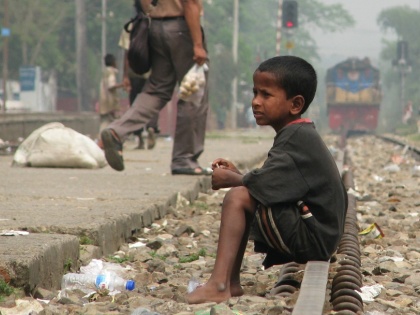 corona crises in Bihar bhagalpur mid day meal childres selling-scrap-nhrc-notice | बिहार: मिड-डे मील न मिलने से कबाड़ बीनने को मजबूर बच्चे, राष्ट्रीय मानवाधिकार आयोग ने नोटिस जारी किया