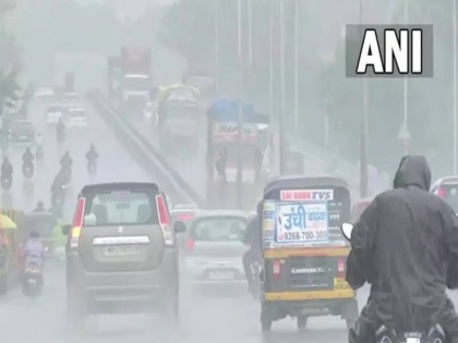 Strong winds blowing with torrential rains in Delhi-NCR people suffering from heat got relief | Rainfall Alert: दिल्ली-एनसीआर में मूसलाधार बारिश के साथ चल रही हैं तेज हवाएं, गर्मी झेल रहे लोगों को मिली राहत
