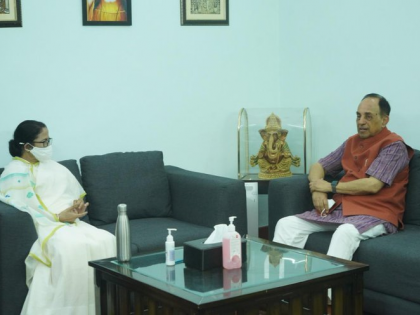 Rajya Sabha MP Subramanian Swamy meet West Bengal Chief Minister Mamata Banerjee today | पश्चिम बंगाल सीएम ममता बनर्जी से मिले भाजपा सांसद सुब्रह्मण्यम स्वामी, जावेद अख्तर और सुधींद्र कुलकर्णी ने की थी मुलाकात Rajya Sabha MP Subramanian Swamy meet West Bengal Chief Minister Mamata Banerjee today | पश्चिम बंगाल सीएम ममता बनर्जी से मिले भाजपा सांसद सुब्रह्मण्यम स्वामी, जावेद अख्तर और सुधींद्र कुलकर्णी ने की थी मुलाकात