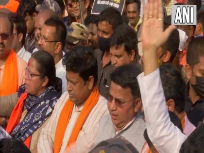 WB BJP chief Sukanta Majumdar along with other BJP leaders holds a protest in Kolkata against Birbhum violence | Birbhum Violence: बीरभूम हिंसा को लेकर सियासत तेज, बीजेपी ने कोलकाता में निकाला महाजूलूस, दिल्ली में किया प्रदर्शन