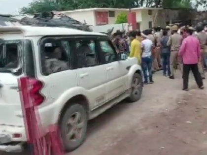 Uttar pradesh clash broke out between BJP and SP workers in Sumerpur area | उत्तर प्रदेशः ब्लॉक प्रमुखों के चुनाव में हंगामा, कई जगहों पर पार्टियों के समर्थक आपस में भिड़े, पुलिस ने किया लाठीचार्ज