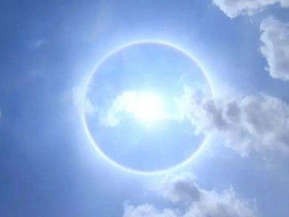 Hyderabad rare 22 degree sun halo variegated ring was visible around the sun view of was seen | हैदराबादः सूरज के चारों ओर दिखा सतरंगी छल्ला, 22 डिग्री सन हेलो का नजारा देखने को मिला