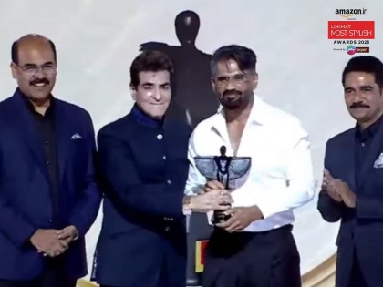 Lokmat Most Stylish Award 2023: Bollywood actor Sunil Shetty received 'Most Stylish Timeless Icon Award' | Lokmat Most Stylish Award 2023: बॉलीवुड अभिनेता सुनील शेट्टी को मिला 'मोस्ट स्टाइलिश टाइमलेस आइकन अवॉर्ड'
