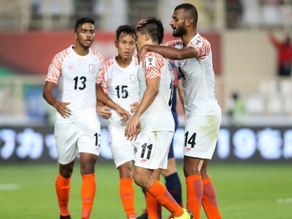 AFC Asian Cup 2019: Sunil Chhetri overtakes Messi in international goals, as India thrash Thailand | AFC Asian Cup 2019: भारत ने थाईलैंड को 4-1 से रौंदा, सुनील छेत्री ने मेसी को पीछे छोड़ रचा इतिहास