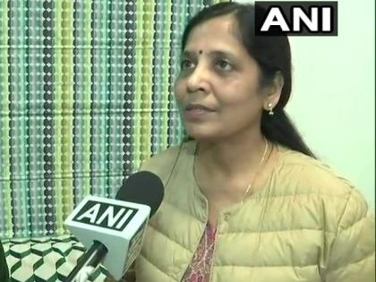 Delhi CM Arvind Kejriwal quarantines himself as his wife Sunita Kejriwal tests positive COVID19 | दिल्ली के सीएम अरविंद केजरीवाल की पत्नी कोविड पॉजिटिव, मुख्यमंत्री हुए आइसोलेट Delhi CM Arvind Kejriwal quarantines himself as his wife Sunita Kejriwal tests positive COVID19 | दिल्ली के सीएम अरविंद केजरीवाल की पत्नी कोविड पॉजिटिव, मुख्यमंत्री हुए आइसोलेट