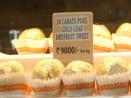 sweets sold for rs 9000 per kg at sweet shop in surat, health benefits and side effect of eating gold | होश उड़ जाएंगे सूरत में मिल रही 9 हजार रुपये किलो वाली मिठाई का सच जानकर