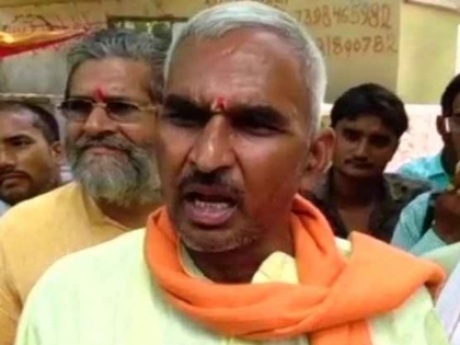 BJP MLA Surendra Singh beaten dios in ballia Viral video | यूपी के बलिया में BJP विधायक ने महिला अधिकारी को मारा धक्का, वायरल हुआ वीडियो  