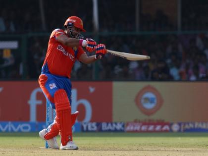 suresh raina smashes century in syed mushtaq ali trophy t20 tournament | आईपीएल से पहले टी20 मैच में रैना का धमाकेदार शतक, खेल दी 'सबसे बड़ी' पारी