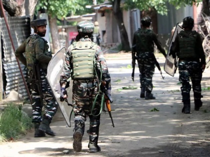 Security forces killed two terrorists who robbed the bank in Kashmir | सुरक्षाबलों ने बैंक लूटने वाले दो आतंकी को कश्‍मीर में किया ढेर, पढ़ें पूरी खबर