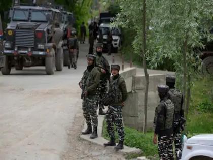 2 trapped militants surrender one injured shifted at Pulwama encounter site | पुलवामा: सुरक्षाबलों के सामने पस्त हुए हौसले, मुठभेड़ में घिरने पर दो आतंकियों ने किया आत्मसमर्पण