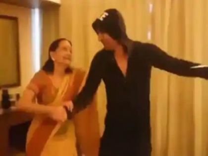 Sushant Singh Rajput Happily Dancing With Veteran Dancer Subbalakshmi On Dil Bechara Sets | फिल्म 'दिल बेचारा' को लेकर काफी एक्साइटेड थे सुशांत सिंह राजपूत, शूटिंग के दौरान का मस्ती भरा वीडियो आया सामने