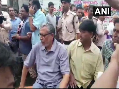 Bihar flood: Bihar Deputy CM Sushil Modi rescued from his residence in Patna | तीन दिन बाद घर से निकाले गए डिप्टी सीएम सुशील मोदी, बिहार की राजधानी पटना में मचा है बाढ़ से हाहाकार