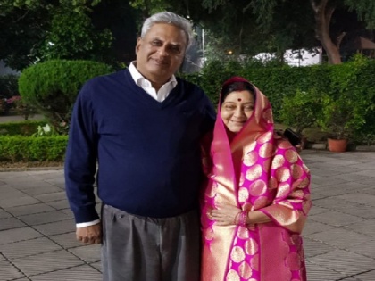 Sushma Swaraj love story with Kaushal Swaraj married during Emergency | सुषमा स्वराज ने स्वराज कौशल से प्रेम विवाह के लिए ऐसे मनाया था पिता को, आपातकाल के दौरान हुई शादी