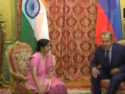 Union External affairs minister Sushma Swaraj meets Russian Foreign Minister Sergei Lavrov in Moscow | विदेश मंत्री सुषमा स्वराज ने मास्को में रुसी विदेश मंत्री से की मुलाकात, हुई अहम मुद्दों पर चर्चा