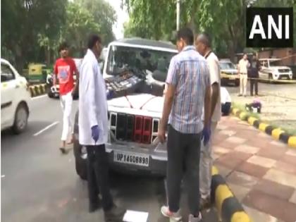 One person died and another got injured after being hit by an SUV near 11 Murti in Delhi | Delhi: तेज रफ्तार SUV का कहर, पैदल चल रहे लोगों को मारी टक्कर, 1 की मौत One person died and another got injured after being hit by an SUV near 11 Murti in Delhi | Delhi: तेज रफ्तार SUV का कहर, पैदल चल रहे लोगों को मारी टक्कर, 1 की मौत