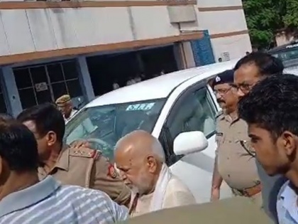 Former Union Minister Swami Chinmayanand arrested by SIT, accused of sexual exploitation by law student | शाहजहांपुर केसः बीजेपी नेता स्वामी चिन्मयानंद गिरफ्तार, कोर्ट ने 14 दिनों की न्यायिक हिरासत में भेजा