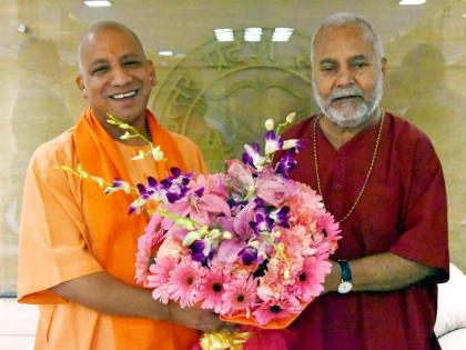 Swami Chinmayanand Saraswati said Devendra Fadnavis Yogi Adityanath Himanta Vishwa Sharma leading Hindu struggle 2029 only most beloved person Hindus pm | Shahjahanpur: 2029 में जो प्रधानमंत्री बनेगा, देश के हिंदुओं का सबसे लाडला होगा?, आखिर स्वामी चिन्मयानंद सरस्वती किस ओर कर रहे इशारा!