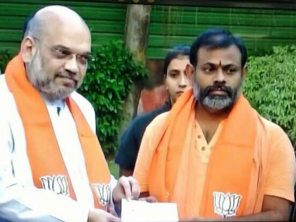 Swami Paripurnanand joined BJP | स्वामी परिपूर्णानंद ने बीजेपी किया ज्वाइन, उकसाऊ भाषण के लिए मिला चुका है शहर निकाला