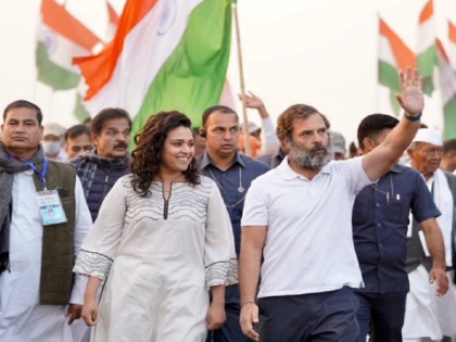 Swara Bhasker joins Bharat Jodo yatra in Ujjain with Rahul Gandhi | भारत जोड़ो यात्रा में शामिल हुईं स्वरा भास्कर, उज्जैन में राहुल गाधी के साथ कदमताल करती आईं नजर