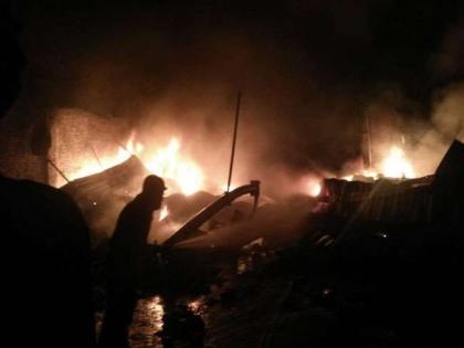 Fire breaks out at chemical godown in Delhi's Swaroop Nagar, 16 fire tenders at spot | दिल्ली: स्वरूप नगर के रसायन गोदाम में लगी भीषण आग, दमकल की 16 गाड़ियां मौके पर Fire breaks out at chemical godown in Delhi's Swaroop Nagar, 16 fire tenders at spot | दिल्ली: स्वरूप नगर के रसायन गोदाम में लगी भीषण आग, दमकल की 16 गाड़ियां मौके पर